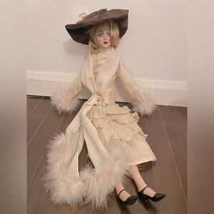Italian doll 1920 Nouvelle Vogue